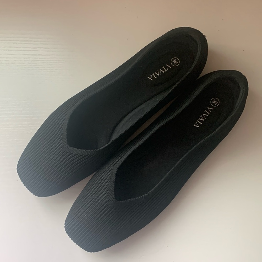 Vivaia Black Round Toe Flats Women’s 41.5